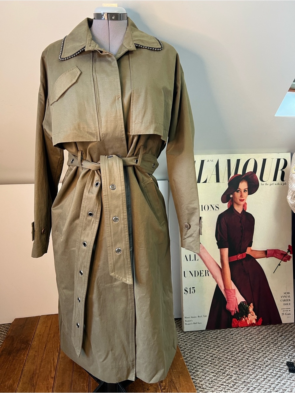 Women’s Badgley Mischka Classic Olive Green Trench Coat with Belt size medium